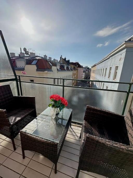 Sunny Balcony * Wien
